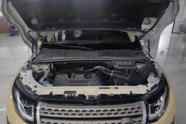 Used Land Rover Range Evoque 2016 2.0T SE Smart Glow Edition Engine Bay