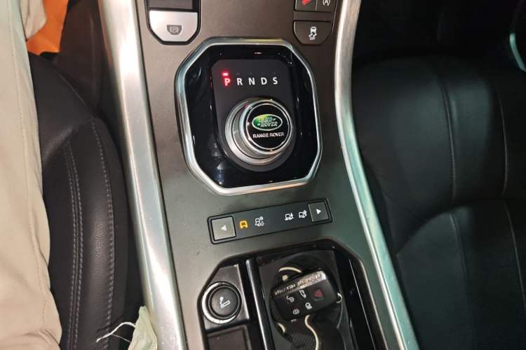 Used Land Rover Range Evoque 2016 2.0T SE Smart Glow Edition Gear Lever