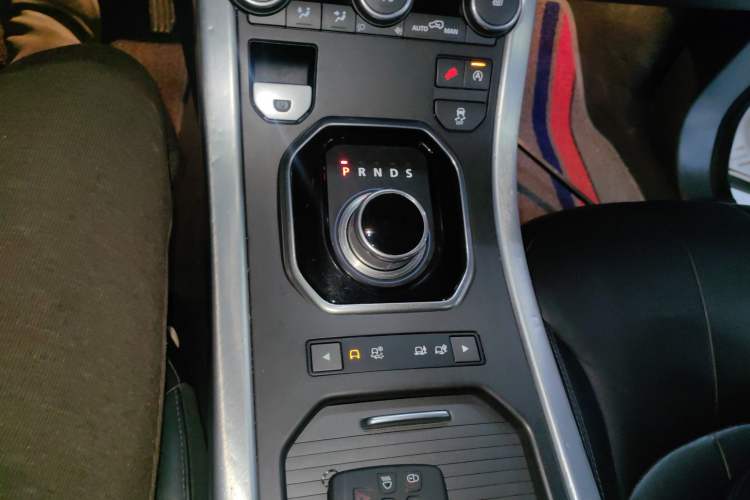 Used Land Rover Range Evoque 2016 2.0T SE Smart Glow Edition Gear Lever