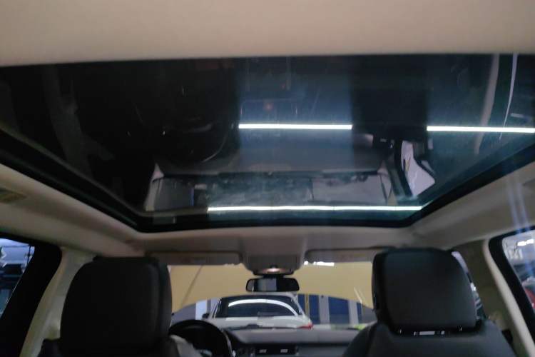 Used Land Rover Range Evoque 2016 2.0T SE Smart Glow Edition Headliner