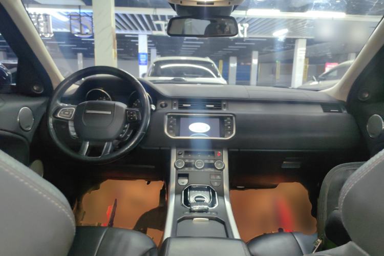 Used Land Rover Range Evoque 2016 2.0T SE Smart Glow Edition Interior 2