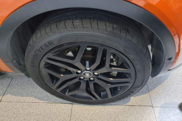 Used Land Rover Range Evoque 2016 2.0T Orange Edition Limited Model Right Front Wheel Hub