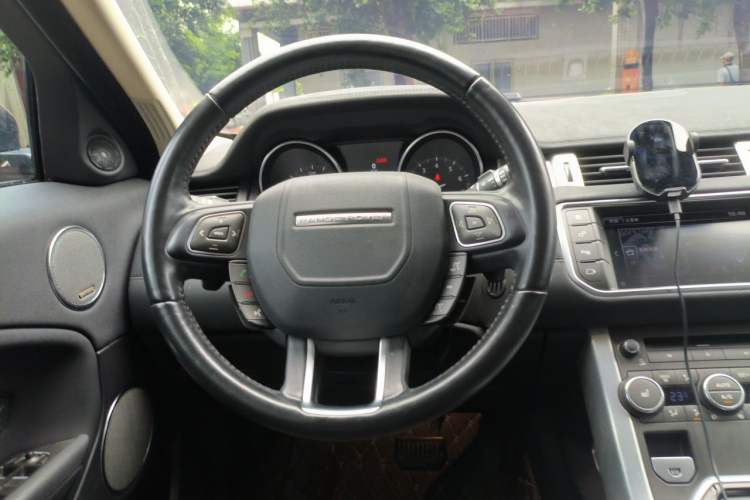 Used Land Rover Range Evoque 2016 2.0T SE Smart Glow Edition Steering Wheel