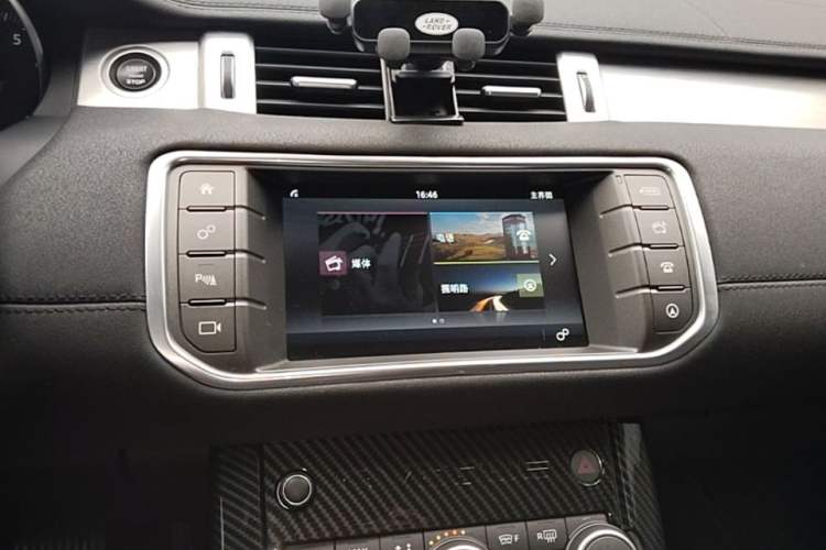 Used Land Rover Range Evoque 2017 2.0T SE Smart Glow Edition Audio And AC Panel