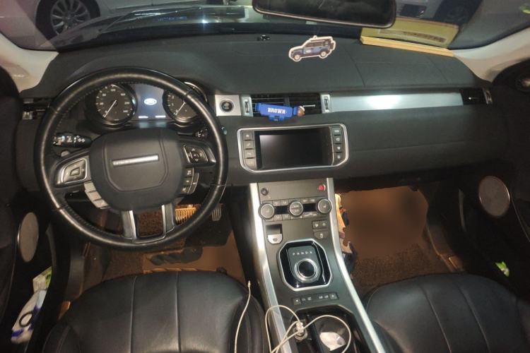 Used Land Rover Range Evoque 2017 2.0T SE Smart Glow Edition Center Console
