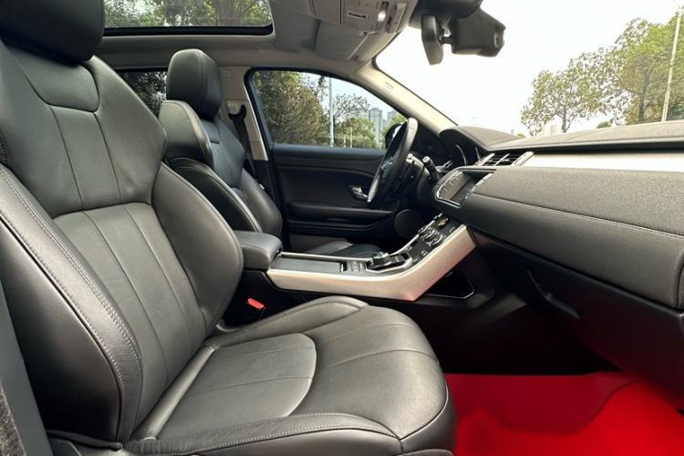 Used Land Rover Range Evoque 2017 2.0T PURE Style Edition Interior 10