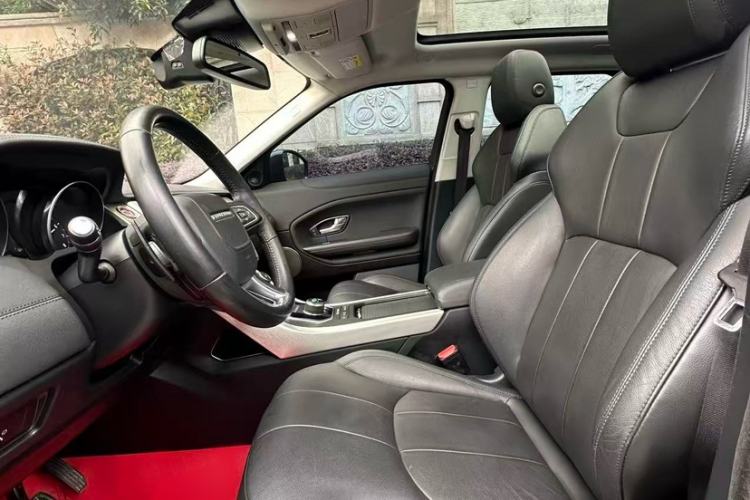 Used Land Rover Range Evoque 2017 2.0T PURE Style Edition Interior 6