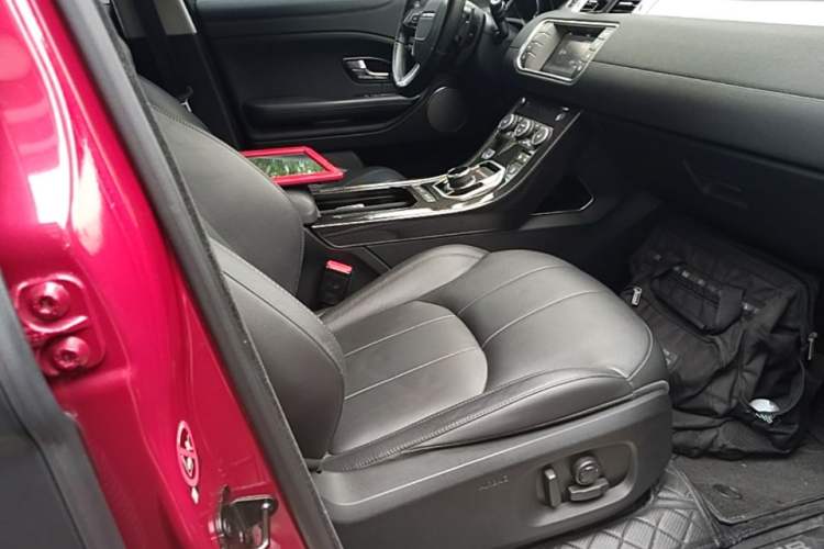 Used Land Rover Range Evoque 2017 2.0T SE Smart Glow Edition Right Front Seat