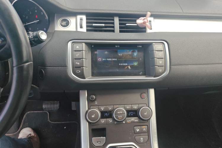 Used Land Rover Range Evoque 2017 2.0T SE Smart Glow Edition Audio And AC Panel