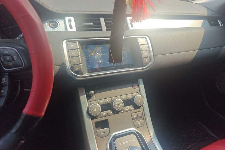 Used Land Rover Range Evoque 2017 2.0T British-Style Prestige Edition Audio And AC Panel