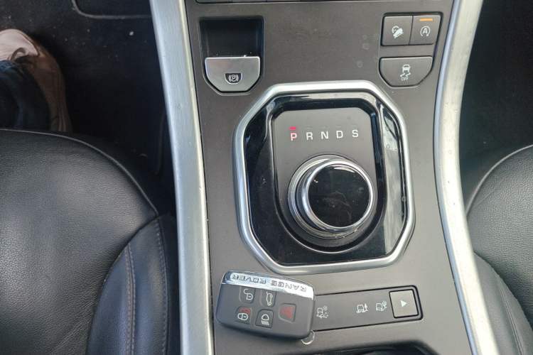 Used Land Rover Range Evoque 2017 2.0T SE Smart Glow Edition Gear Lever