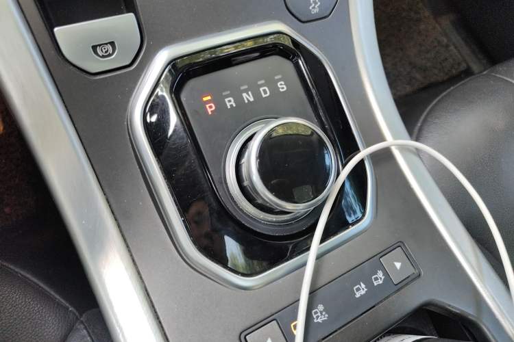 Used Land Rover Range Evoque 2017 2.0T PURE Style Edition Gear Lever