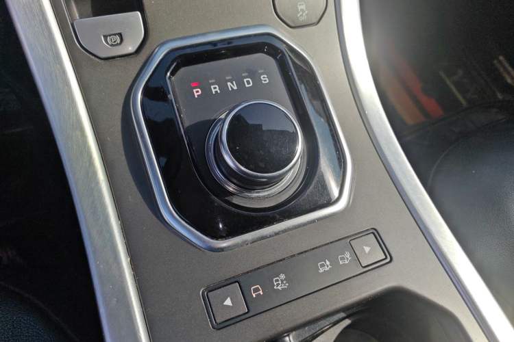 Used Land Rover Range Evoque 2017 2.0T SE Smart Glow Edition Gear Lever