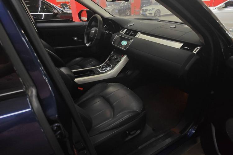 Used Land Rover Range Evoque 2017 2.0T PURE Style Edition Interior 1