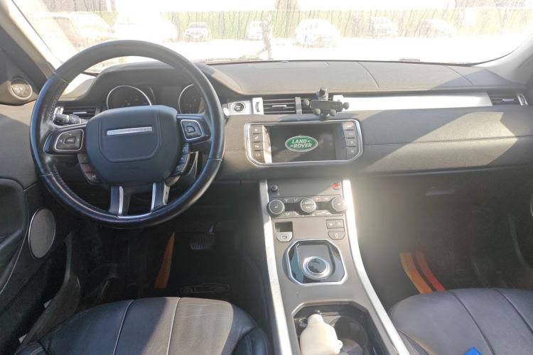 Used Land Rover Range Evoque 2017 2.0T SE Smart Glow Edition Interior 2