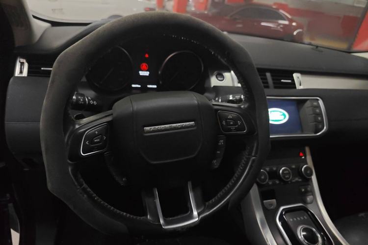 Used Land Rover Range Evoque 2017 2.0T PURE Style Edition Interior 4