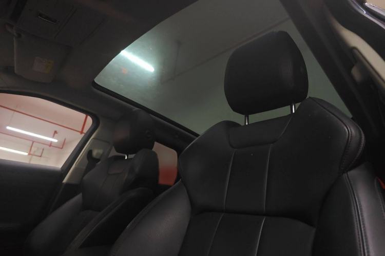 Used Land Rover Range Evoque 2017 2.0T PURE Style Edition Interior 6