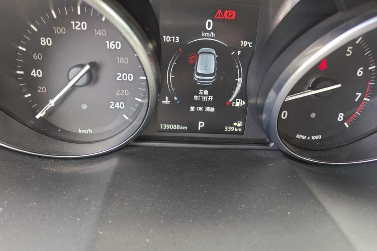 Used Land Rover Range Evoque 2017 2.0T SE Smart Glow Edition Odometer Close Up
