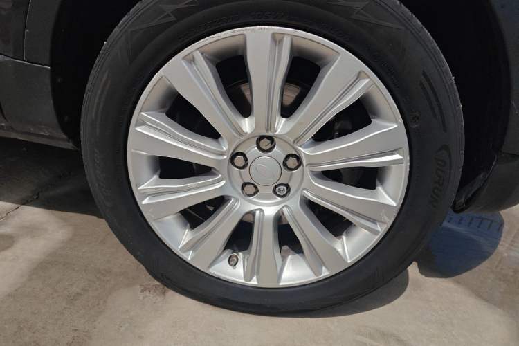 Used Land Rover Range Evoque 2017 2.0T SE Smart Glow Edition Right Front Wheel Hub