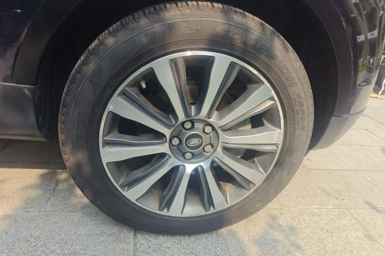 Used Land Rover Range Evoque 2017 2.0T British-Style Prestige Edition Right Front Wheel Hub