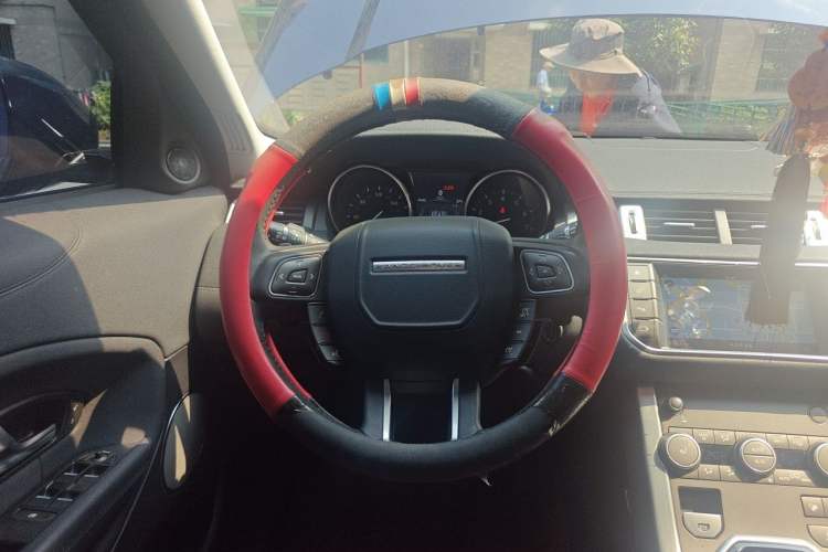 Used Land Rover Range Evoque 2017 2.0T British-Style Prestige Edition Steering Wheel