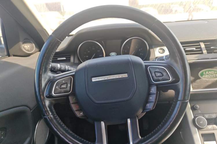 Used Land Rover Range Evoque 2017 2.0T SE Smart Glow Edition Steering Wheel