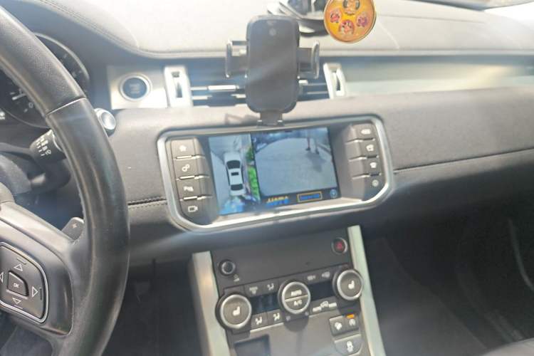 Used Land Rover Range Evoque 2017 2.0T SE Smart Glow Edition Audio And AC Panel