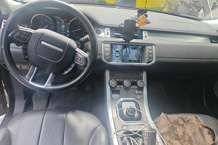 Used Land Rover Range Evoque 2017 2.0T SE Smart Glow Edition Center Console