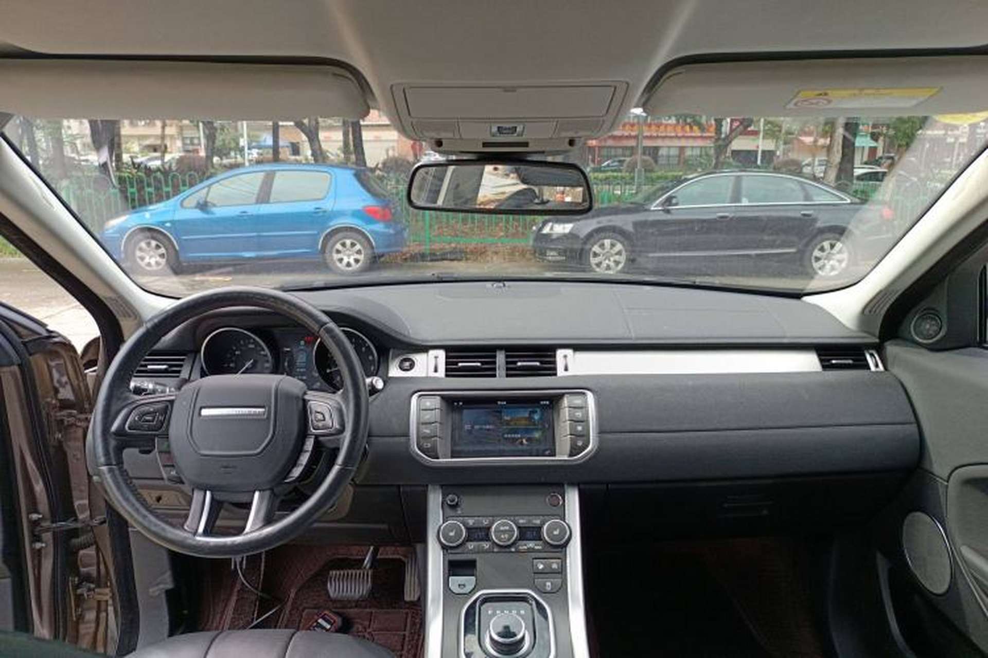 Used Land Rover Range Evoque 2017 2.0T British-Style Prestige Edition Center Console