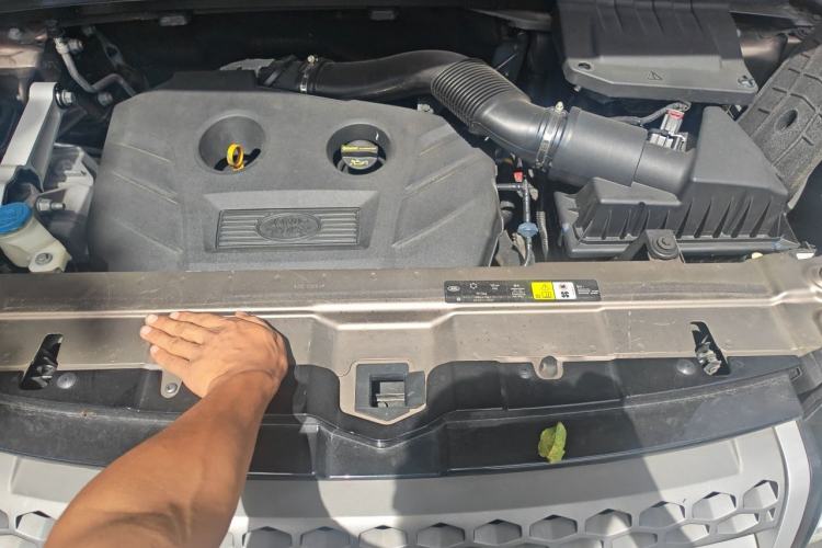 Used Land Rover Range Evoque 2017 2.0T SE Smart Glow Edition Engine Bay