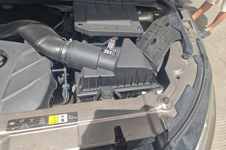 Used Land Rover Range Evoque 2017 2.0T SE Smart Glow Edition Engine Bay Left