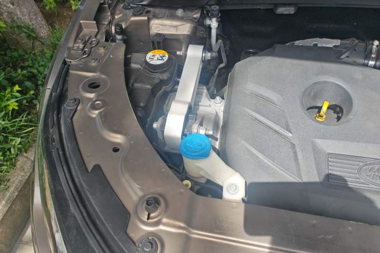 Used Land Rover Range Evoque 2017 2.0T SE Smart Glow Edition Engine Bay Right