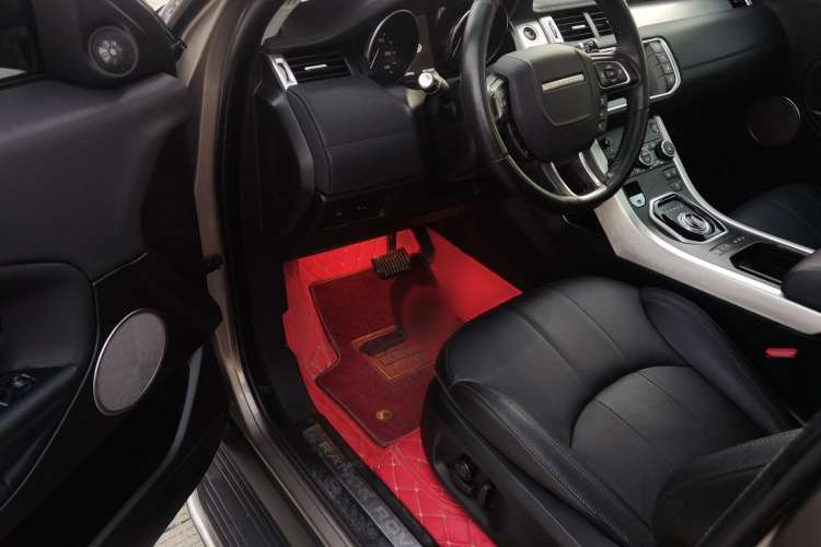 Used Land Rover Range Evoque 2017 2.0T SE Smart Glow Edition Interior 2
