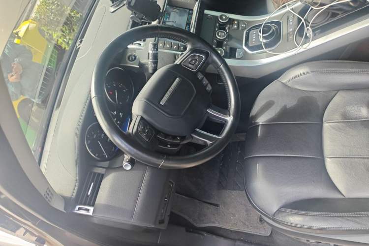 Used Land Rover Range Evoque 2017 2.0T SE Smart Glow Edition Steering Wheel