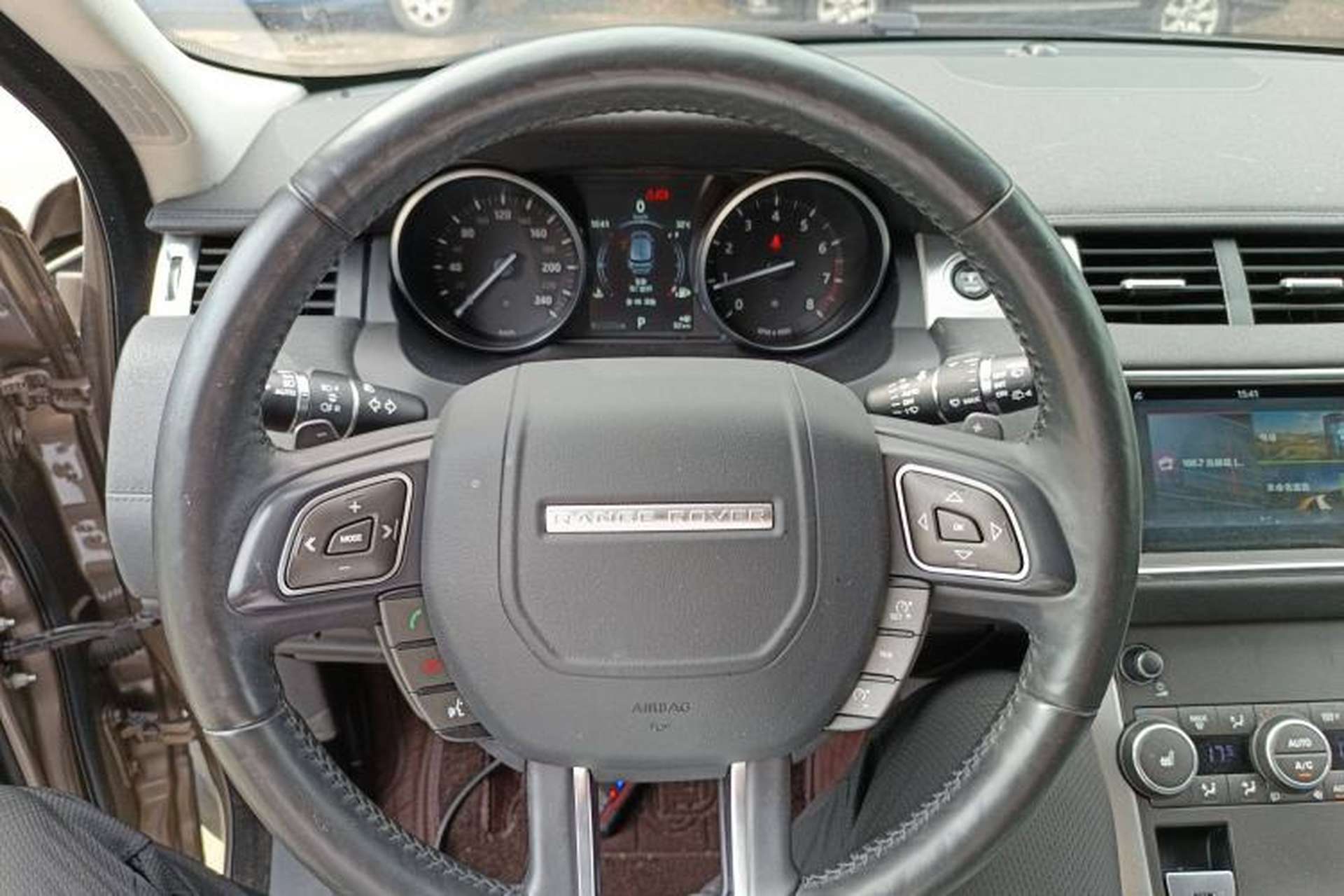 Used Land Rover Range Evoque 2017 2.0T British-Style Prestige Edition Steering Wheel