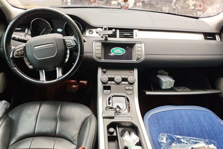Used Land Rover Range Evoque 2017 2.0T SE Smart Glow Edition Center Console