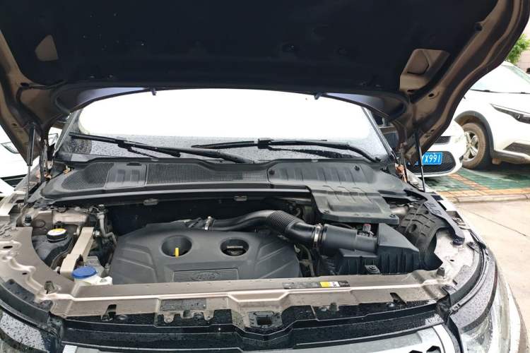 Used Land Rover Range Evoque 2017 2.0T SE Smart Glow Edition Engine Bay