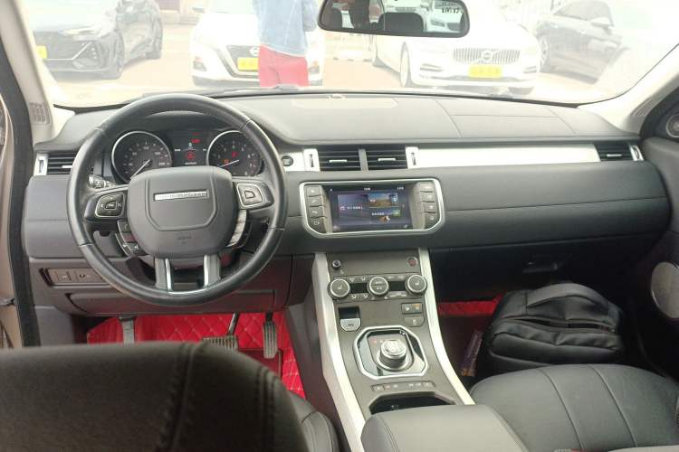 Used Land Rover Range Evoque 2017 2.0T SE Smart Glow Edition Interior 2