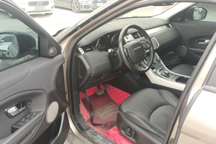 Used Land Rover Range Evoque 2017 2.0T SE Smart Glow Edition Interior 3