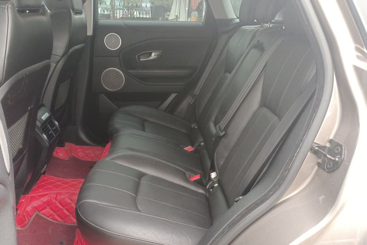 Used Land Rover Range Evoque 2017 2.0T SE Smart Glow Edition Interior 4