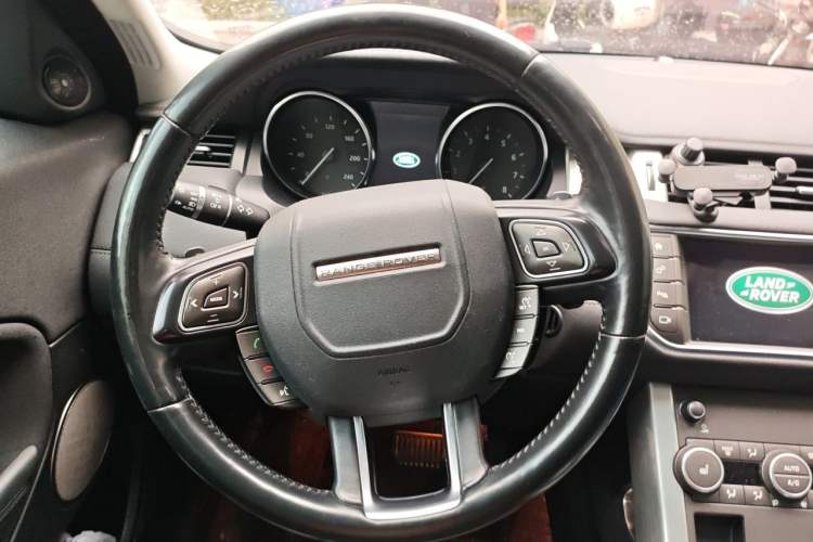 Used Land Rover Range Evoque 2017 2.0T SE Smart Glow Edition Steering Wheel