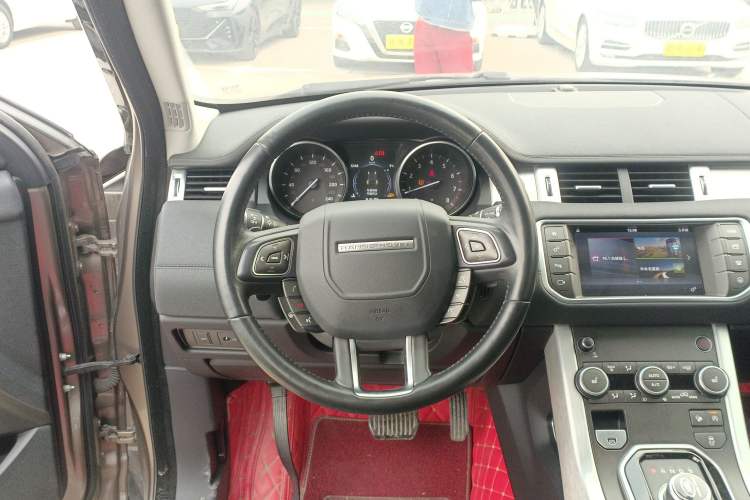 Used Land Rover Range Evoque 2017 2.0T SE Smart Glow Edition Steering Wheel