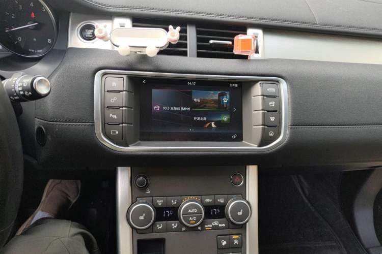 Used Land Rover Range Evoque 2017 2.0T British-Style Prestige Edition Audio And AC Panel