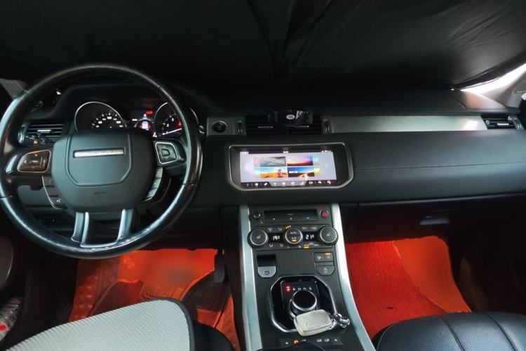 Used Land Rover Range Evoque 2017 2.0T SE Smart Glow Edition Center Console
