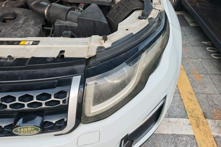 Used Land Rover Range Evoque 2017 2.0T SE Smart Glow Edition Engine Bay Left