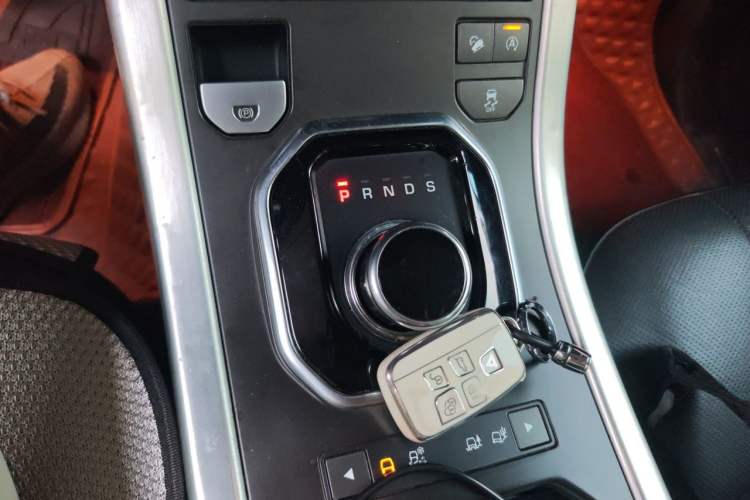 Used Land Rover Range Evoque 2017 2.0T SE Smart Glow Edition Gear Lever