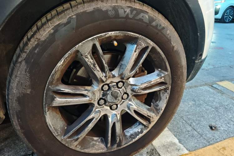 Used Land Rover Range Evoque 2017 2.0T SE Smart Glow Edition Right Front Wheel Hub