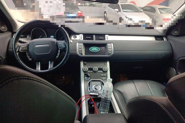Used Land Rover Range Evoque 2017 2.0T SE Smart Glow Edition Center Console