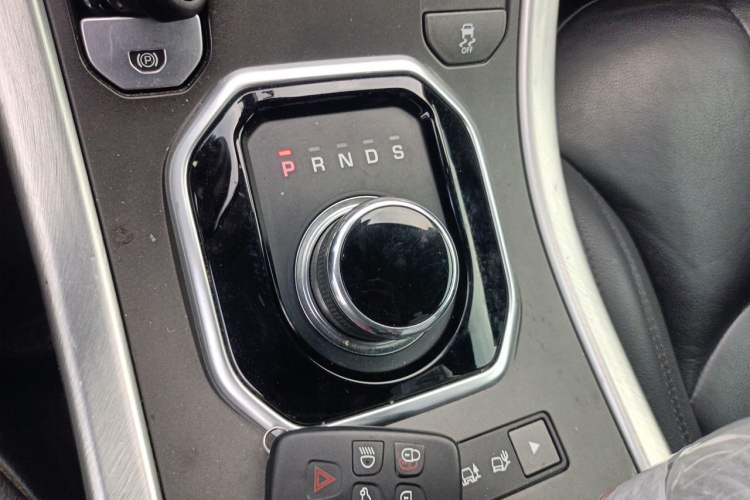 Used Land Rover Range Evoque 2017 2.0T SE Smart Glow Edition Gear Lever