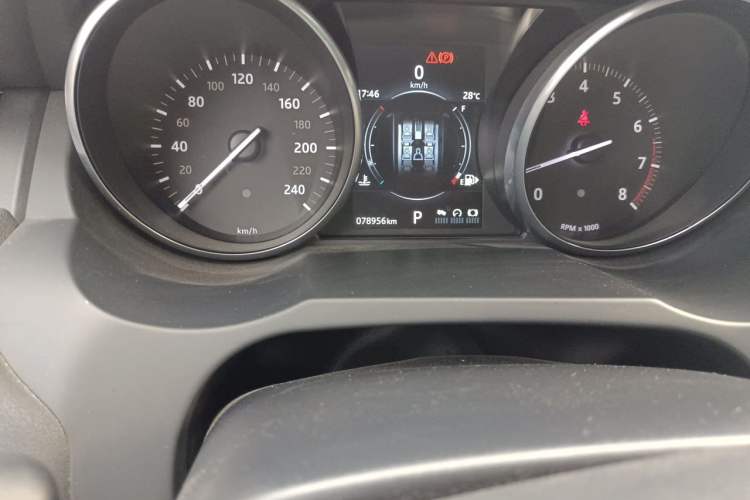 Used Land Rover Range Evoque 2017 2.0T SE Smart Glow Edition Odometer Close Up